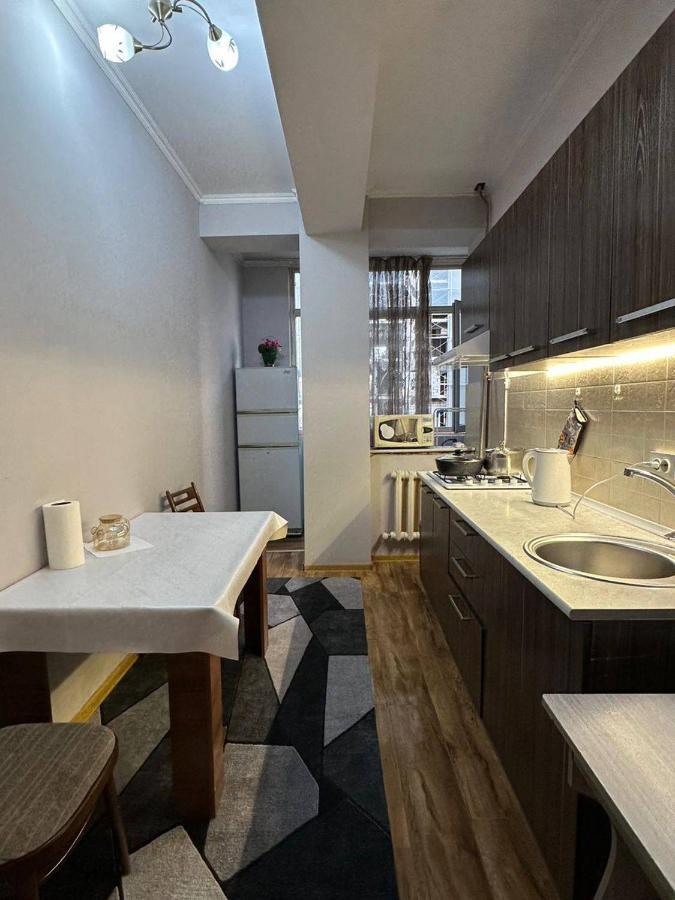 1-Room Apart. 21 On Usenbaeva 52 Near Eurasia Shopping Center Bisjkek Eksteriør bilde