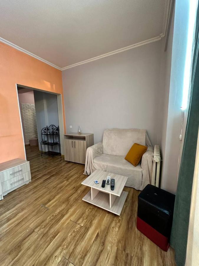 1-Room Apart. 21 On Usenbaeva 52 Near Eurasia Shopping Center Bisjkek Eksteriør bilde