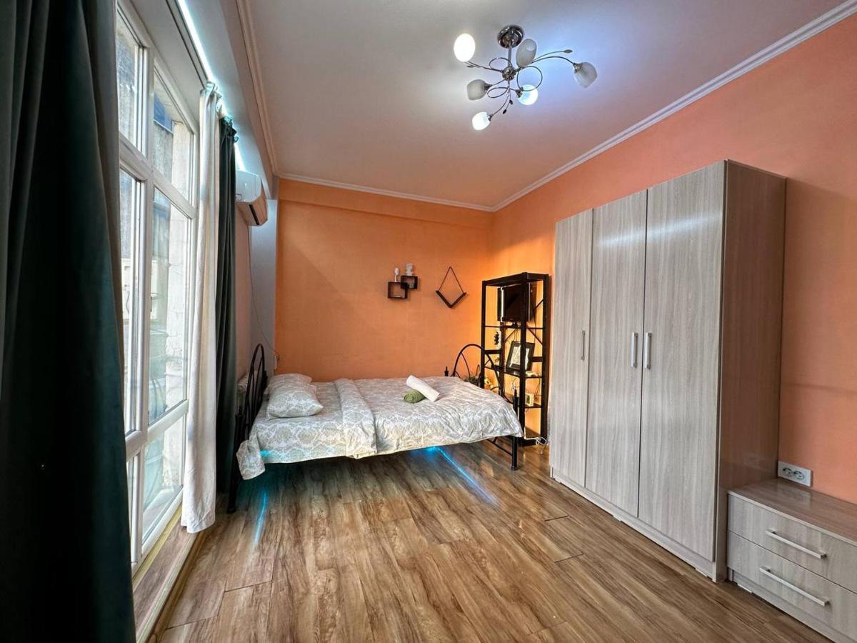 1-Room Apart. 21 On Usenbaeva 52 Near Eurasia Shopping Center Bisjkek Eksteriør bilde
