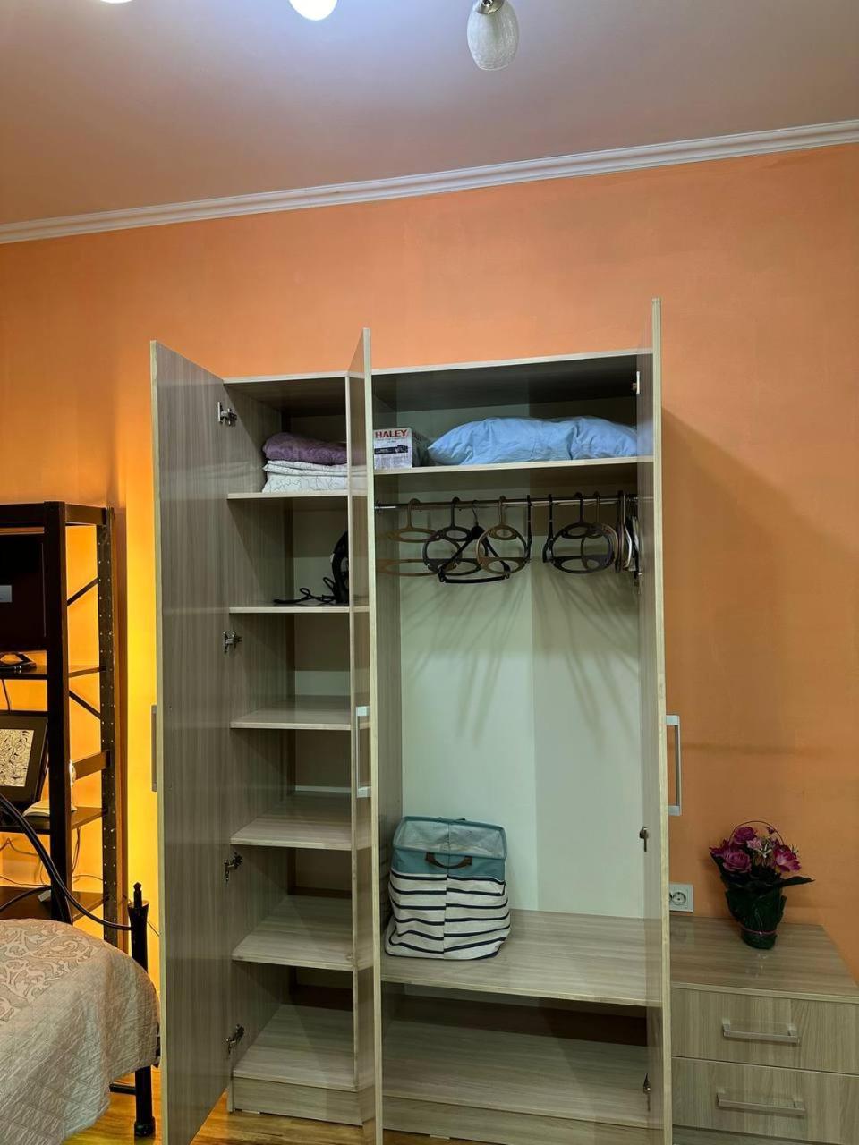 1-Room Apart. 21 On Usenbaeva 52 Near Eurasia Shopping Center Bisjkek Eksteriør bilde